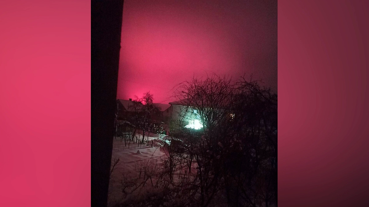 В Сети появилось фото зарева над Львовом после прилёта, который по мощи сравнили с «Орешником»