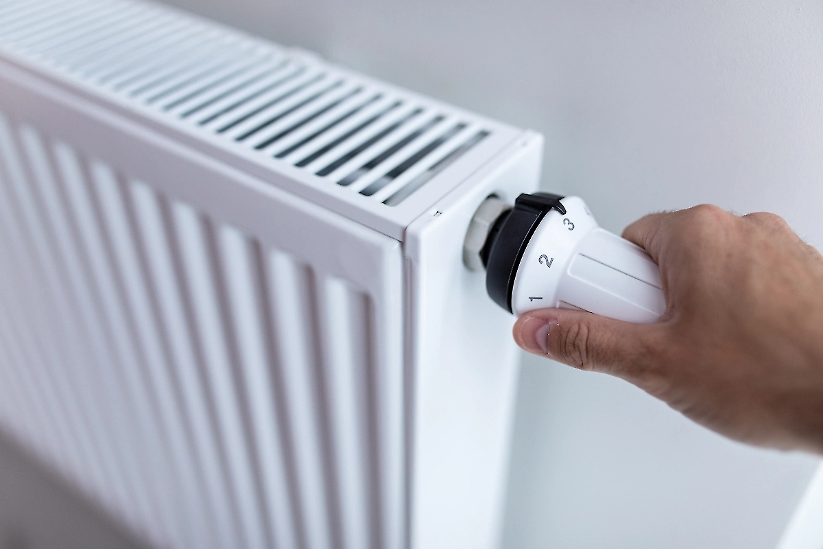 В Киеве сливают воду из батарей и не знают, когда вернут тепло в дома