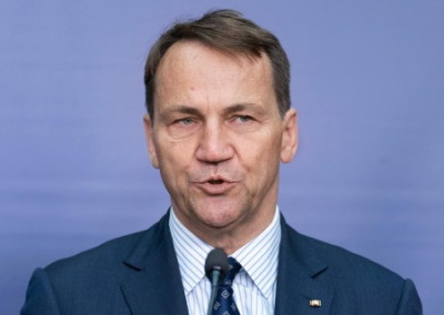 Сикорский рассказал о потраченных 200 млрд евро на агрессию Украины. «Соросёнок» Железняк выпрашивает новые транши на войну