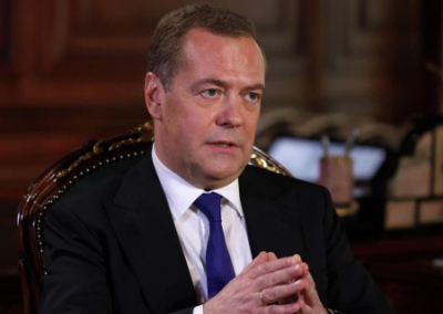 Медведев назвал Зеленского гарантом сокращения территории Украины и раскрыл цель СВО