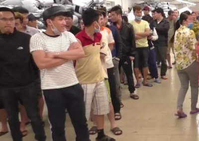 Власти РФ ужесточат правила для мигрантов. Коммунисты настаивают на запрете никабов