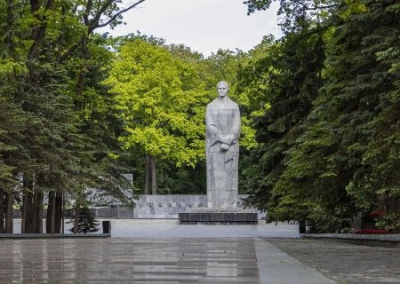 Историю под снос: в Харькове добрались до Мемориала, памятника погибшим студентам и конструктора Т-34 Кошкина