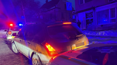 «Семь протоколов». В Тернопольской области пьяный сотрудник ТЦК сбил дорожный знак и протаранил полицейский автомобиль