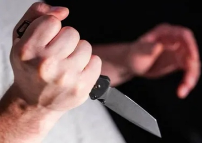 15-летний подросток в Уфе напал на студентов, ранил полицейских, а потом попытался покончить с собой