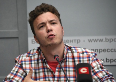 Агент КГБ Протасевич ведёт на белорусском телеканале авторскую программу «Без прикрытия»