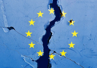 «Через пять лет Европа будет сметена». Макрон пожаловался на враждебность США