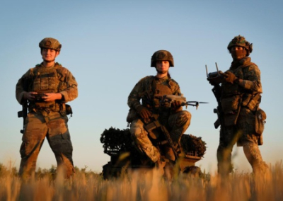 На фоне дефицита личного состава Киев расширяет набор женщин в ВСУ