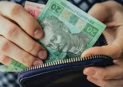 Депутатам поднимают зарплату, а народу тарифы. Украинцы стали бедней молдаван и албанцев