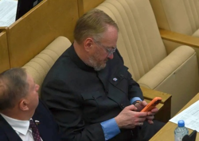 Apple блокирует аккаунты политиков России. Депутаты не собираются отказываться от американских гаджетов