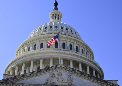 «Эта война основана на лжи». Трампа обвиняют в нападении на Иран ради Израиля и намерены ограничить его полномочия