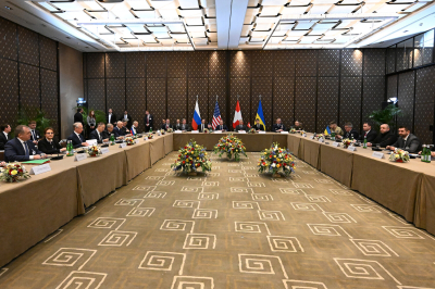 «Лапти для Зеленского». Глава киевского режима назвал предпочтительные места для трехсторонней встречи с США и РФ