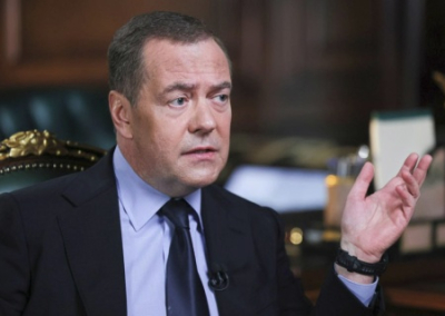 Медведев иронично призвал выдвинуть Трампа на Нобелевскую премию мира за войну в Иране