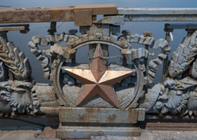 В Киеве пытаются «декоммунизировать» мост имени Патона. Пока не рассыпался полностью