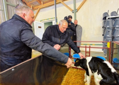 Лукашенко пригрозил отправить главу Минсельхоза в штурмовики, если он не построит профилакторий для телят