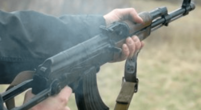 В Хмельницком пьяный военный на балконе открыл стрельбу из автомата по двору многоэтажки